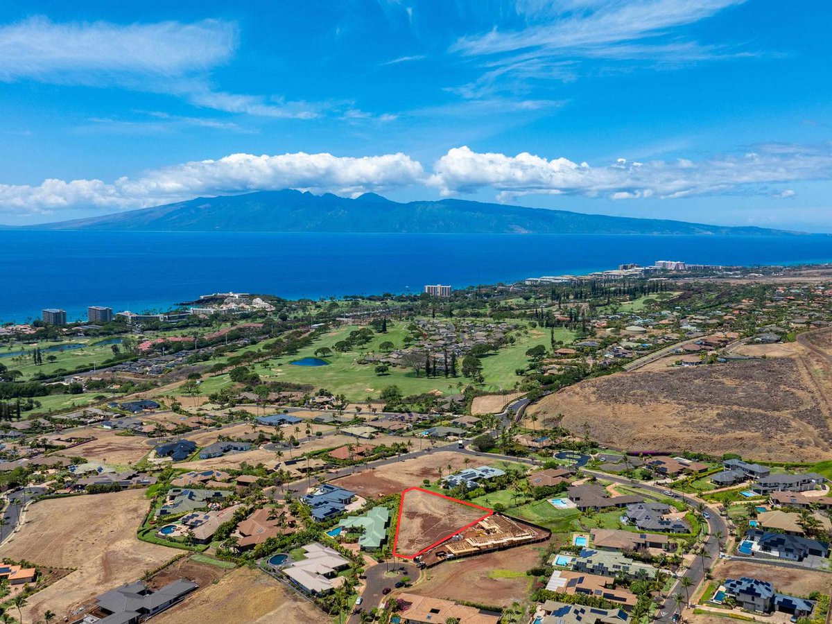 HawaiiLife's tweet image. Just listed by Pamela Reader, R(B) is 121 Lewa Lani Pl 19, in Lahaina, Maui, for $699,000.

hawaiilife.com/listings/121-l…

121 Lewa Lani is a 0.69-acre lot that presents a rare opportunity within this prestigious high-end enclave.

Tap the link for more details.

#HawaiiLife #Maui
