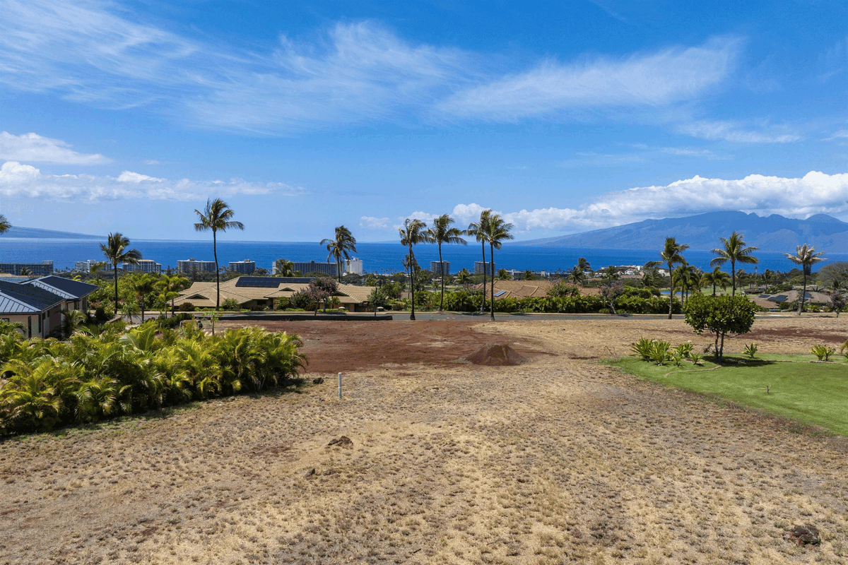 HawaiiLife's tweet image. Just listed by Pamela Reader, R(B) is 121 Lewa Lani Pl 19, in Lahaina, Maui, for $699,000.

hawaiilife.com/listings/121-l…

121 Lewa Lani is a 0.69-acre lot that presents a rare opportunity within this prestigious high-end enclave.

Tap the link for more details.

#HawaiiLife #Maui