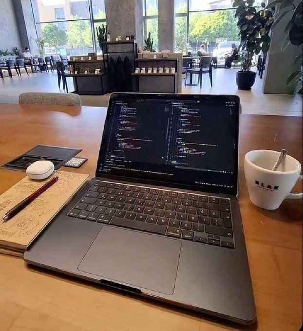 nalinrajput23's tweet image. Why do many professionals choose MacBooks?