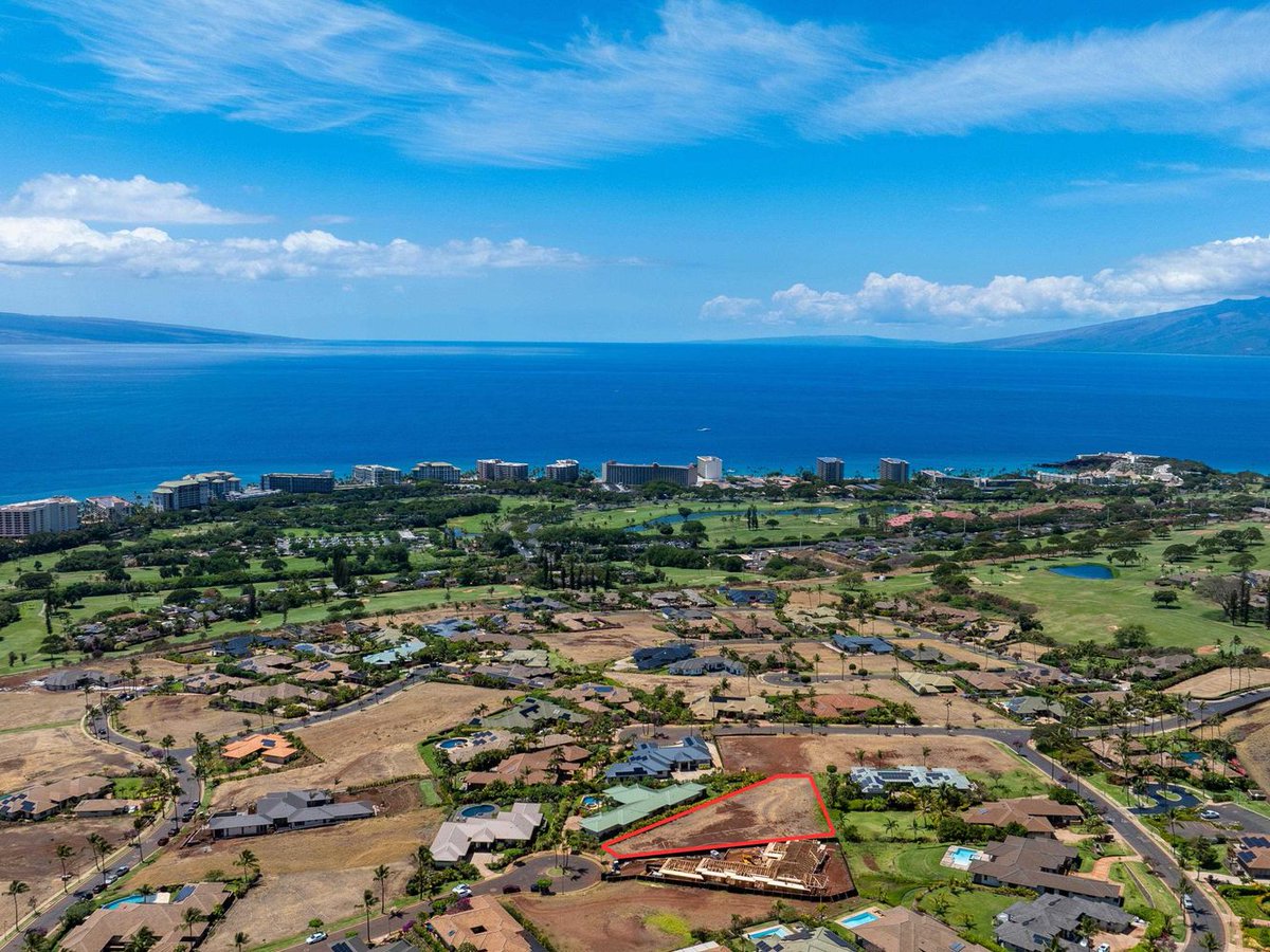 HawaiiLife's tweet image. Just listed by Pamela Reader, R(B) is 121 Lewa Lani Pl 19, in Lahaina, Maui, for $699,000.

hawaiilife.com/listings/121-l…

121 Lewa Lani is a 0.69-acre lot that presents a rare opportunity within this prestigious high-end enclave.

Tap the link for more details.

#HawaiiLife #Maui