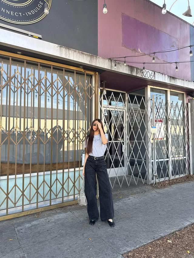 Siya talaga yung pretty girl sa class na achiever na binabati yung lahat tapos ayun di mo alam hulog ka na pala sa kanya