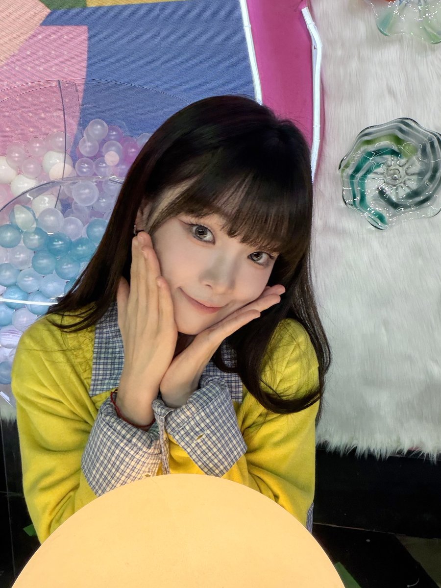 OHMYGIRL_official tweet media