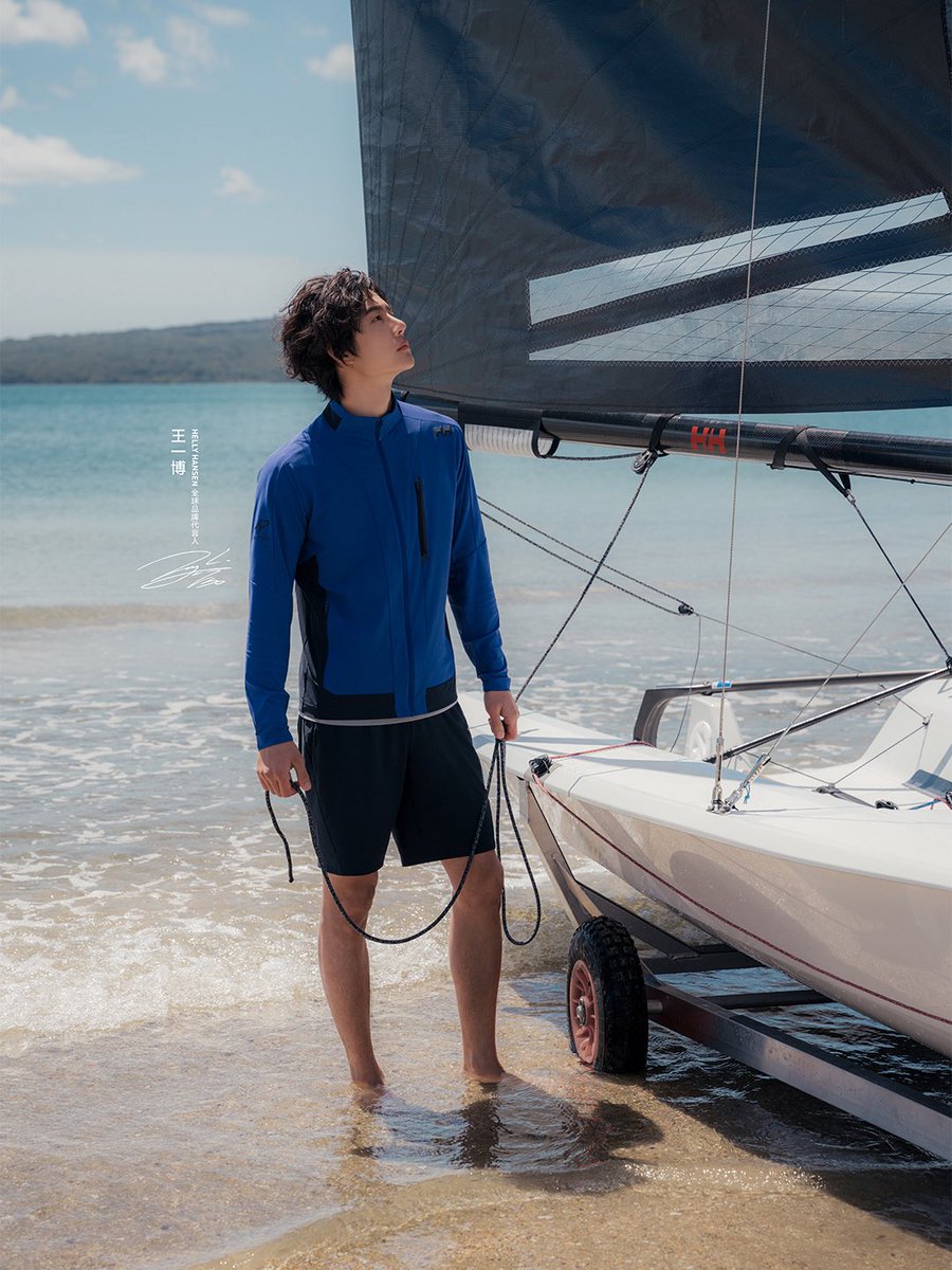 260407 10:00 HellyHansen x Wang Yibo (1/2)

Escape the hustle and bustle, head to the bay
Amidst the swirling clouds
With HELLY HANSEN Global Brand Ambassador Wang Yibo, embark on a journey of riding the waves, born to reach far

#WangYiboxHellyHansen