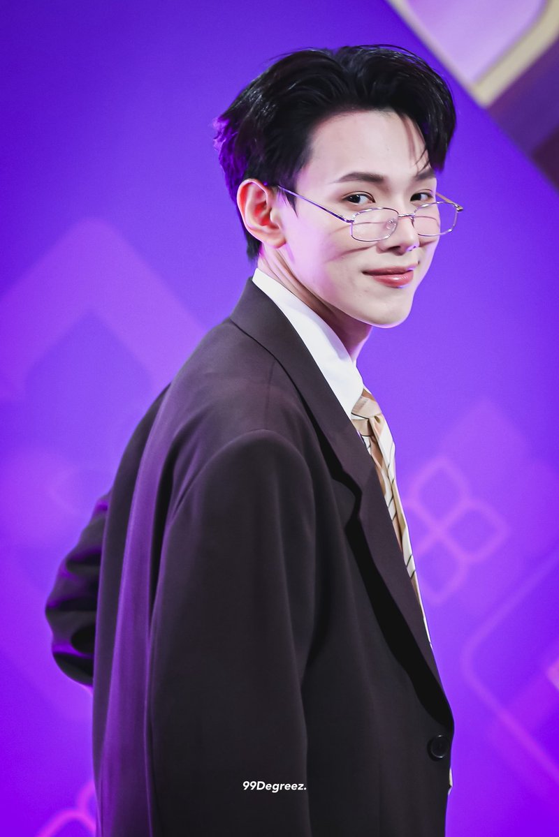 𝟵𝟵𝘿𝙚𝙜𝙧𝙚𝙚𝙯. tweet media