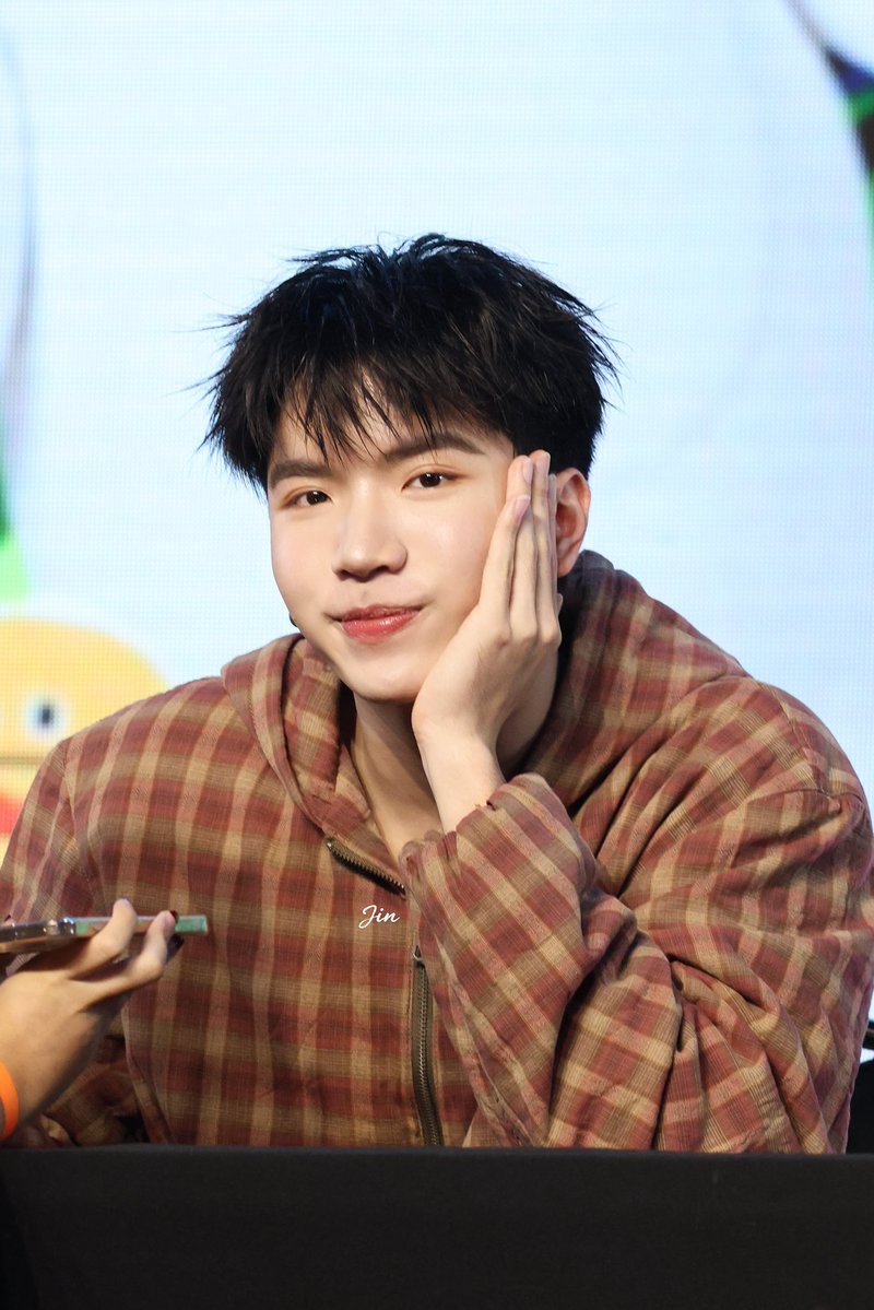 Jin tweet media