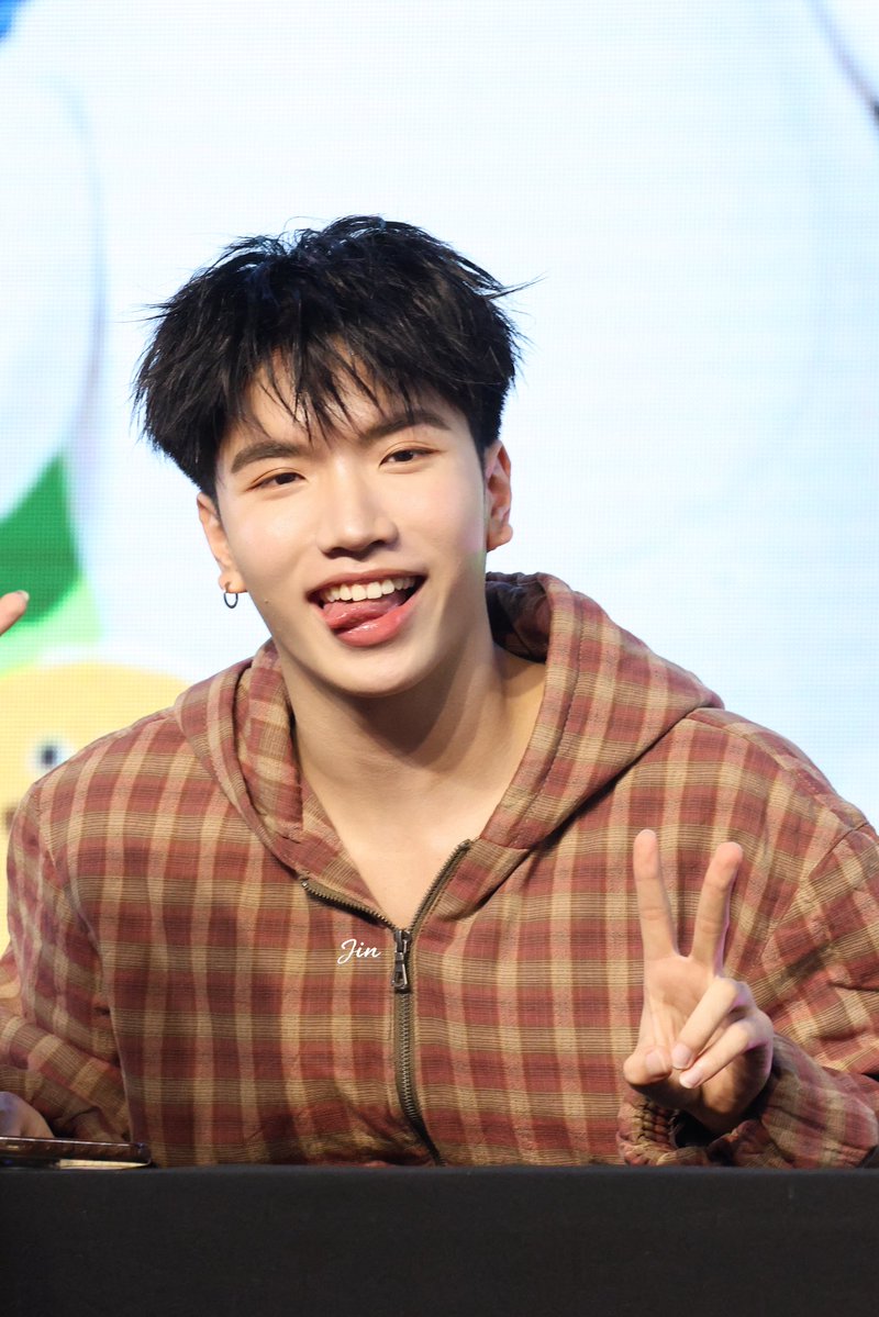 Jin tweet media