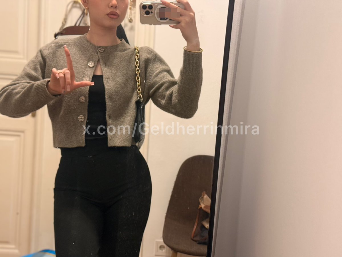 FindomMira tweet media