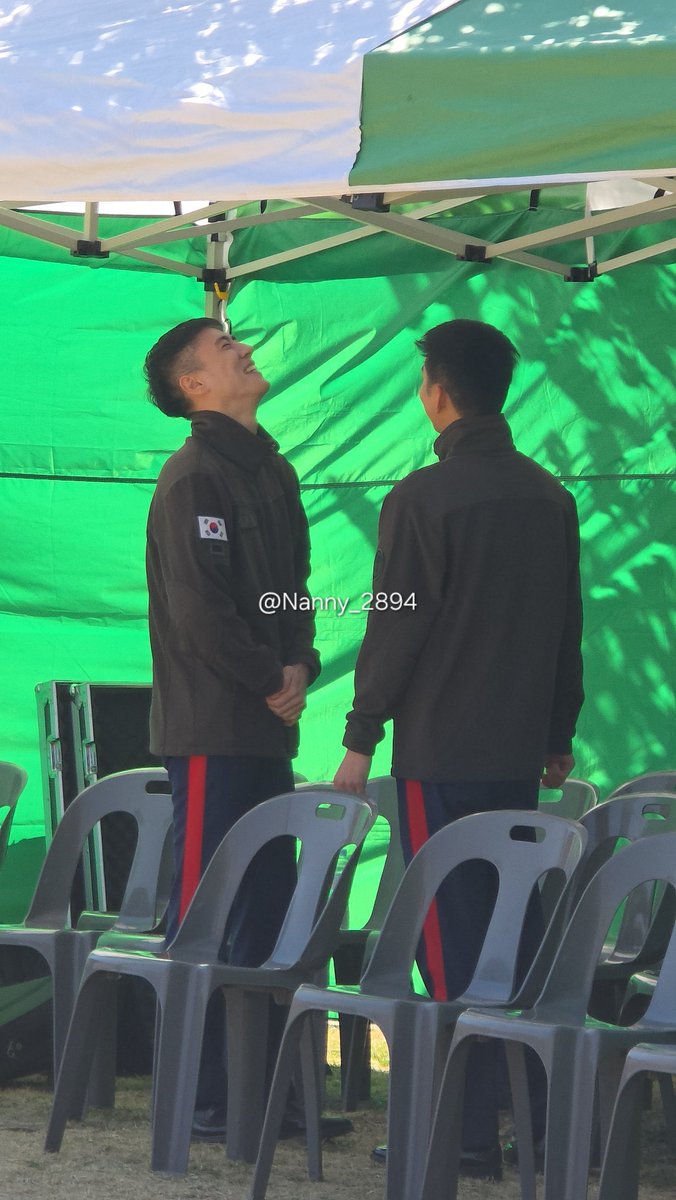 elle 𓅪 tweet media