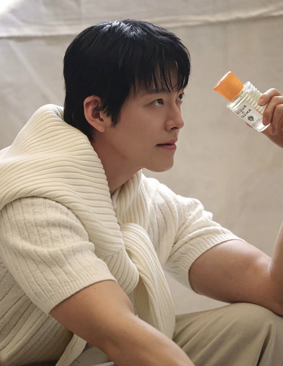 dolgolaeui's tweet photo. Kim Woo Bin #kimwoobin #theheirs #alienoid #uncontrollablyfond #school2013 #woobinkim #blackknight #officerblackbelt #ourblues #geniemakeawish #theconartists #김우빈 #金宇彬 You can also follow his official IG account: ____kimwoobin (Look for the blue check mark) https://t.co/G2w4eXBM0n