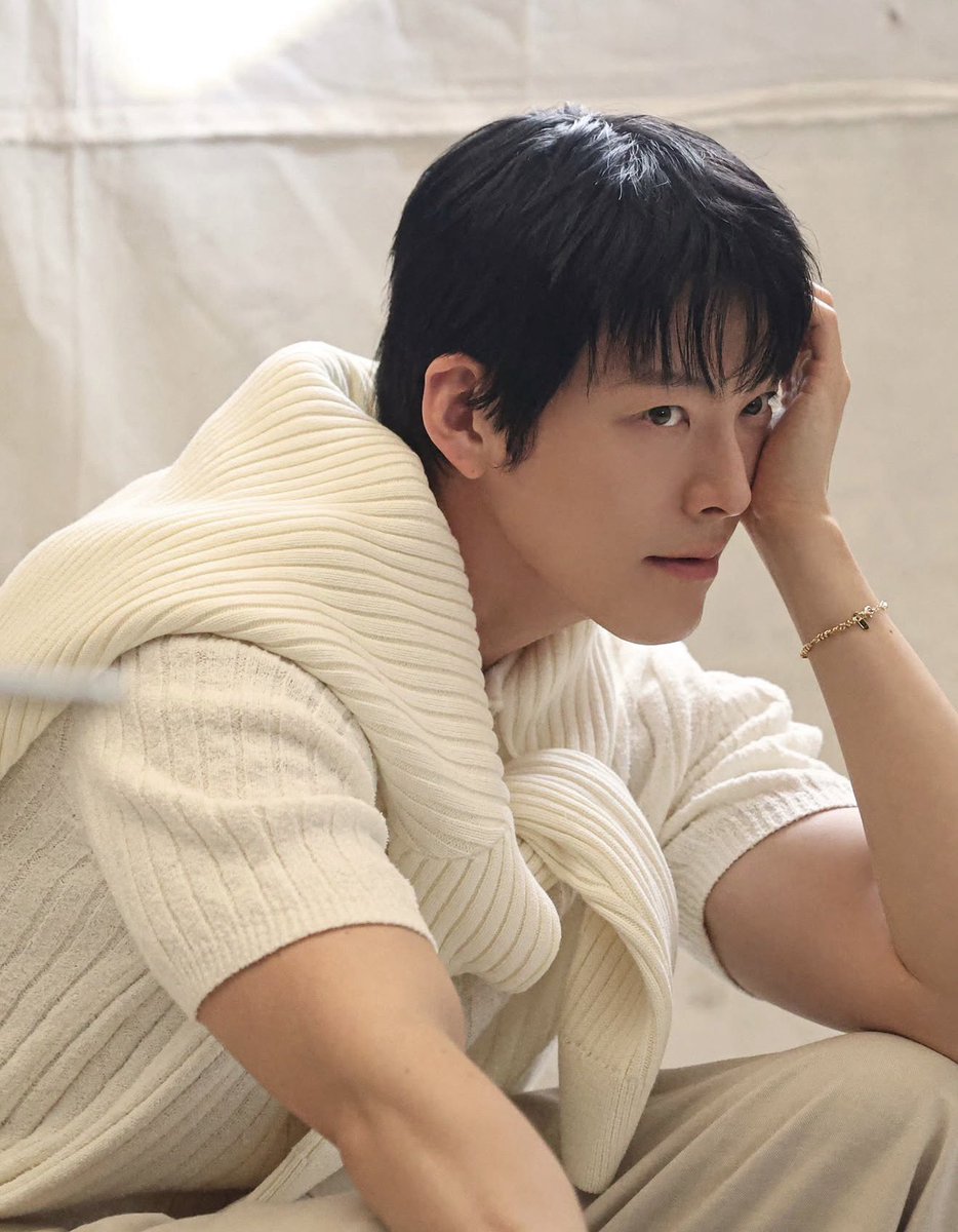 dolgolaeui's tweet photo. Kim Woo Bin #kimwoobin #theheirs #alienoid #uncontrollablyfond #school2013 #woobinkim #blackknight #officerblackbelt #ourblues #geniemakeawish #theconartists #김우빈 #金宇彬 You can also follow his official IG account: ____kimwoobin (Look for the blue check mark) https://t.co/G2w4eXBM0n