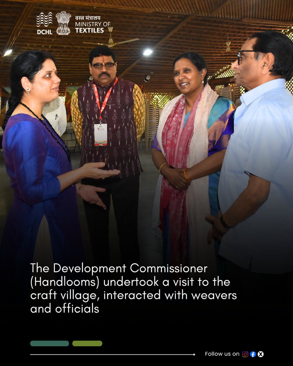 dchandlooms01's tweet image. Dr. M. Beena, Development Commissioner (Handlooms), visits Shilparamam, Hyderabad. During her visit to the craft village, the Development Commissioner interacted with local weavers and officials.

#crafts #Handlooms #weavers #vocalforlocalindia🇮🇳 #viksitbharat2047