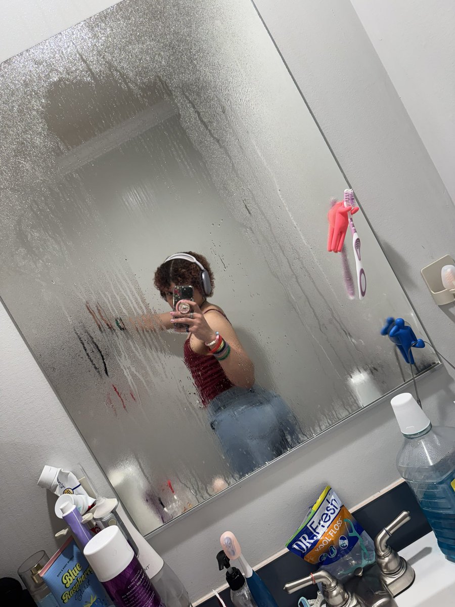 Ari, the Queen of Dolls 💕✨🏳️⚧️ (PNGTuber) 🔞 tweet media