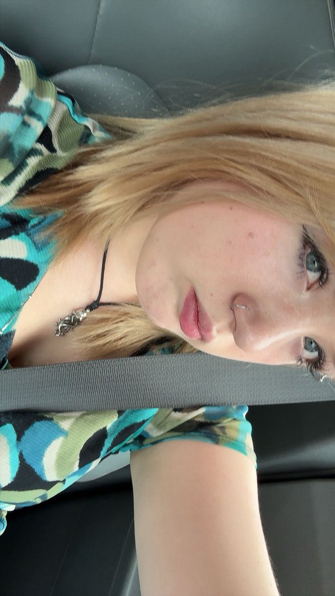 em 𓏲ּ𝄢 tweet media