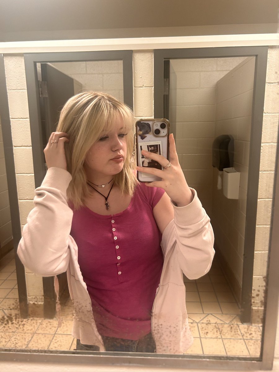 em 𓏲ּ𝄢 tweet media