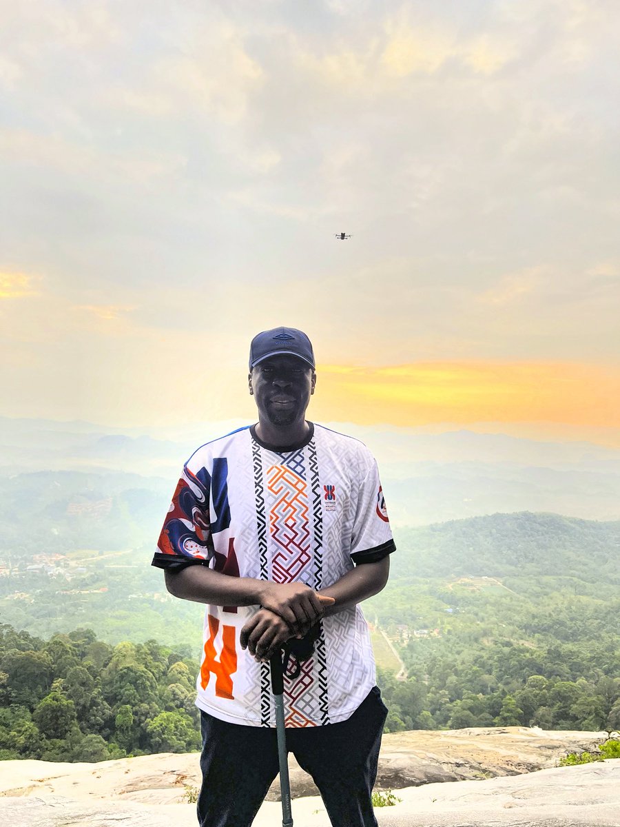 DrDaudaGoni's tweet photo. #Hiking at #Gunungstong for #sunrise expedition https://t.co/xwhCsEGx2t