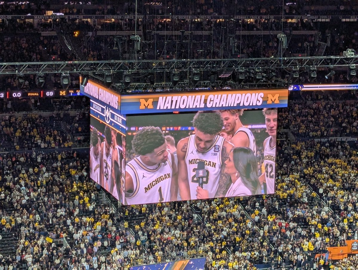 janellokeefe's tweet photo. They did the damn thing. And 3-0 in national championship games for me. https://t.co/IAPBBvCZKX