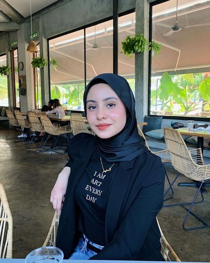 HashimiAl12's tweet image. I AM ART EVERY DAY." Always remember that your presence and your work are your greatest masterpieces. ✨

#BusinessCasual #EntrepreneurLife #WorkStyle #OOTD #GrindAndGrace