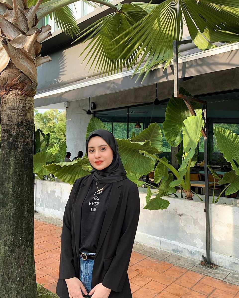HashimiAl12's tweet image. I AM ART EVERY DAY." Always remember that your presence and your work are your greatest masterpieces. ✨

#BusinessCasual #EntrepreneurLife #WorkStyle #OOTD #GrindAndGrace