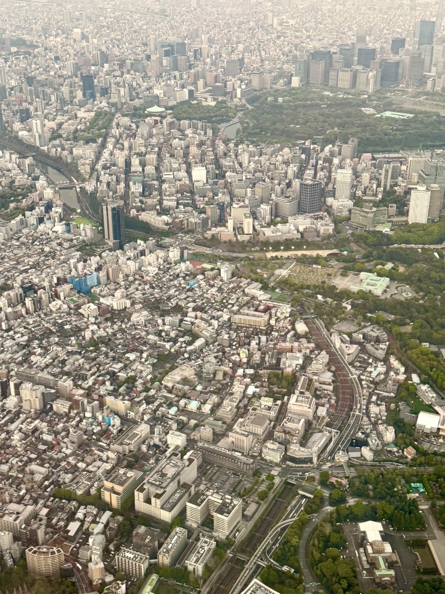 ndeFu2KYdOedidl's tweet photo. きのうの信濃町界隈です。 https://t.co/6nfXy7LYF0