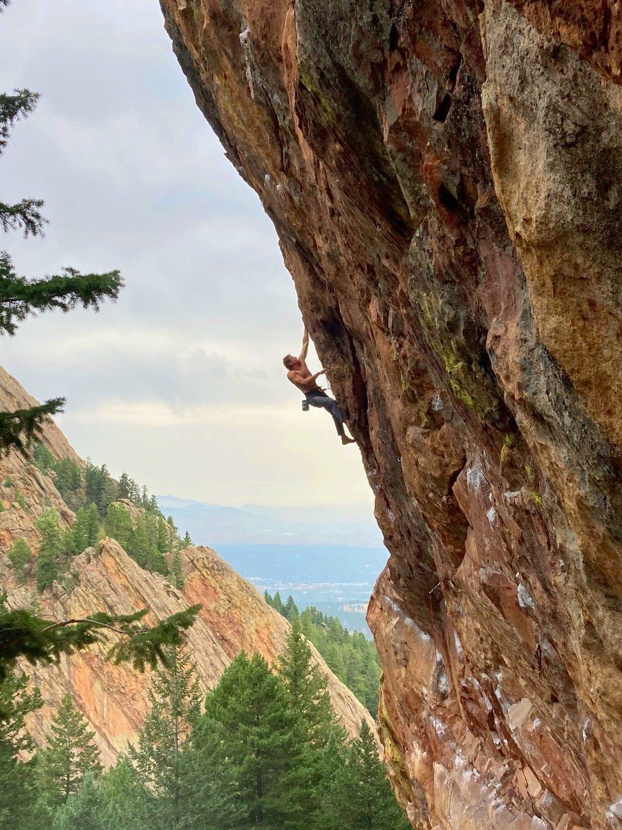 Camp4's tweet image. “You can feel crappy for the rest of your life, or you can do something about it.”

That’s what my doctor—a renowned longevity physician—told me after years of resisting treatment.

So I tried testosterone microdosing—and the results were life-changing.

Here’s my story (and two