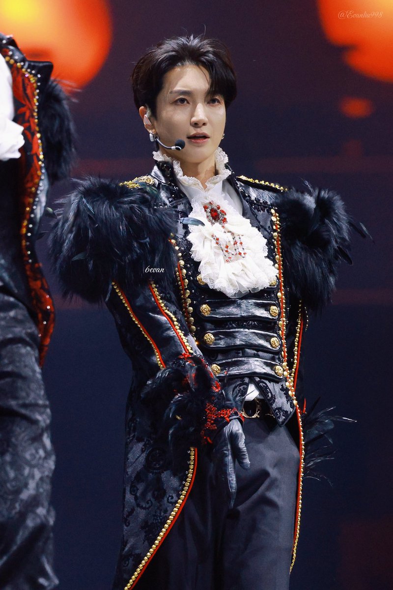 Evanliu998's tweet photo. 20260405 
SS10 day3 👑

#LEETEUK #이특 #SUPERJUNIOR #슈퍼주니어  #박정수 https://t.co/XjZjFWn2Gp