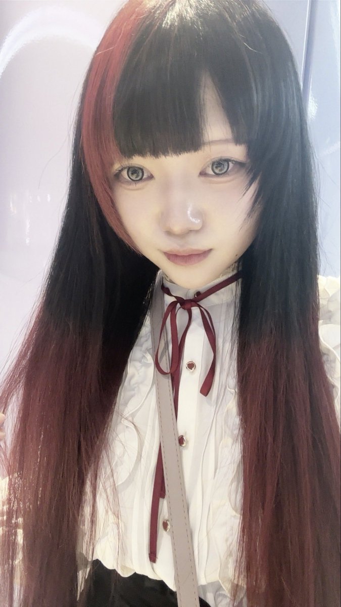 ainou___'s tweet photo. 髪染めた〜 https://t.co/JWsajYaZSE