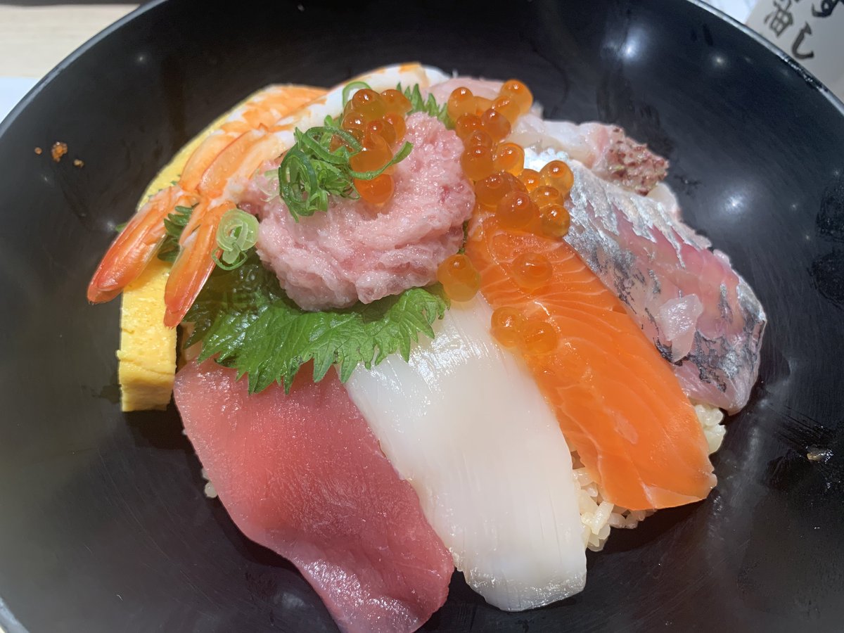 ロケハンのついでに
海鮮丼ランチしてます