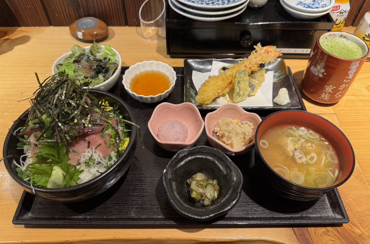 久々に単独で高めな店で昼飯かっ食らった