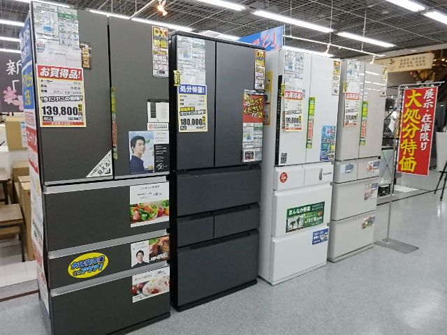 4階冷蔵庫コーナーからご案内です! 今なら人気メーカーの旧モデル 4階冷蔵庫コーナーからご案内です! 今なら人気メーカーの旧モデル