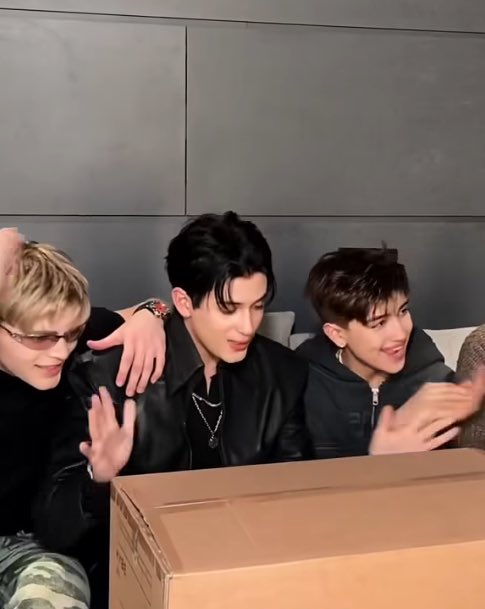 𝙘𝙝𝙚𝙧𝙧𝙮 tweet media