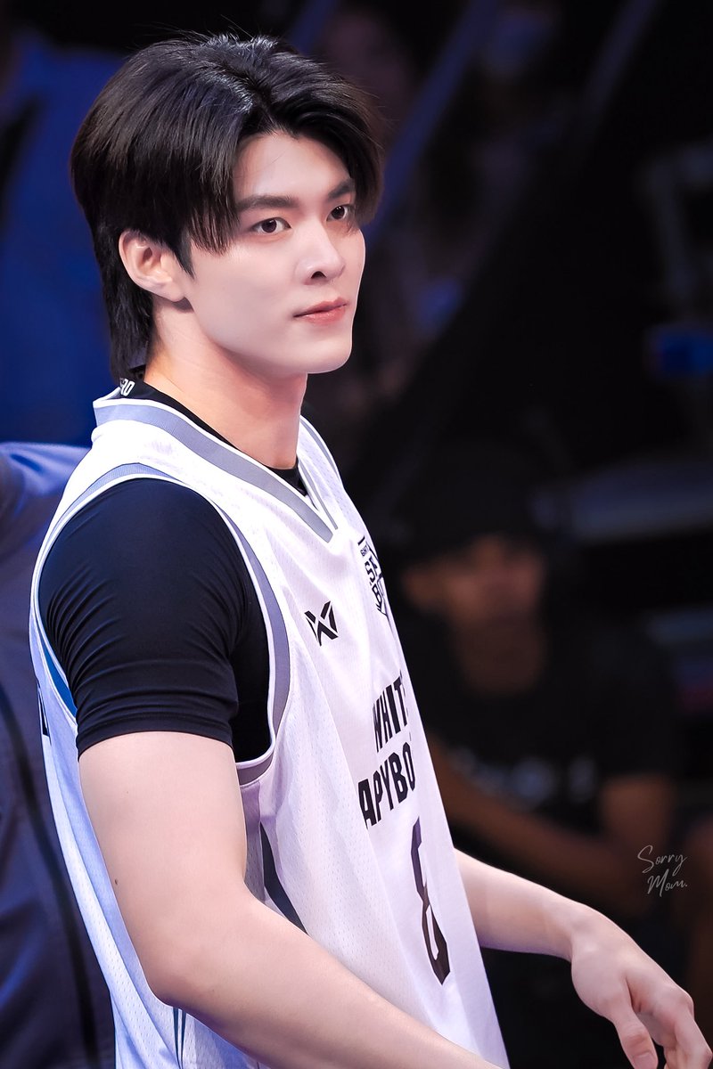 Priaw33's tweet photo. พระจันทร์สวย  ^^🏀🌙

#meennicha8 
#3fight3basketboyss2xMEEN https://t.co/ovbgJA0b2O