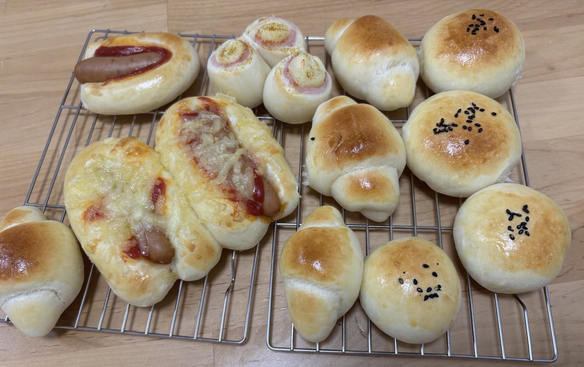 パン🥖作った🥰

息子とポケモンの昔のソフトを始めたけど、記憶消失してどこに行ったらいいか彷徨う、、、

負けそうになったとこで、ママやって、と言われたから参加したものの、さらに負けかけて、大暴れされたのが先週のハイライト😇

5歳児レベル上げとかいう精神皆無なので前途多難😅