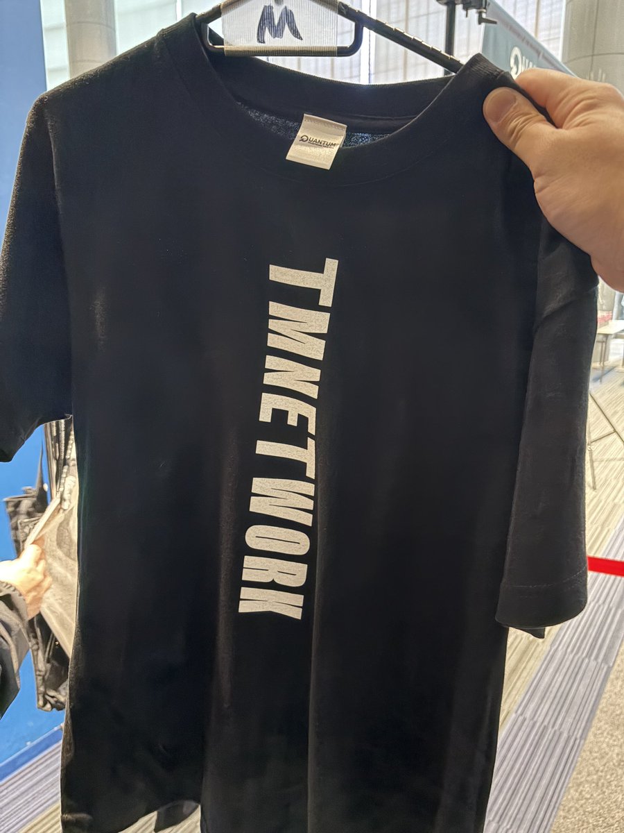 isisiziz's tweet image. 本日の物販ボード。Tシャツが新しいですね
#TMNETWORK
