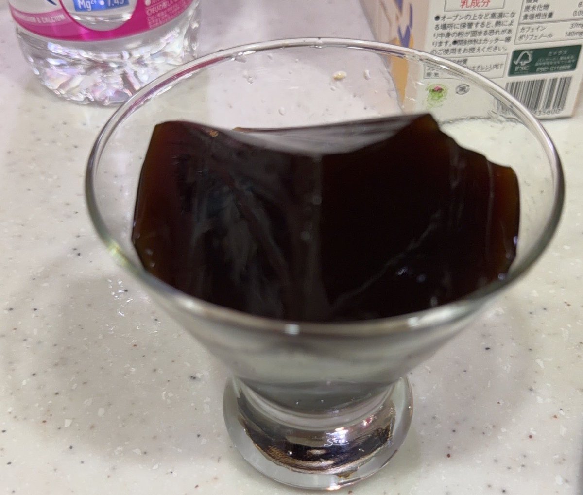 mihara_bee's tweet photo. 思ってたのと違うコーヒーゼリー https://t.co/vsBpkiep3E