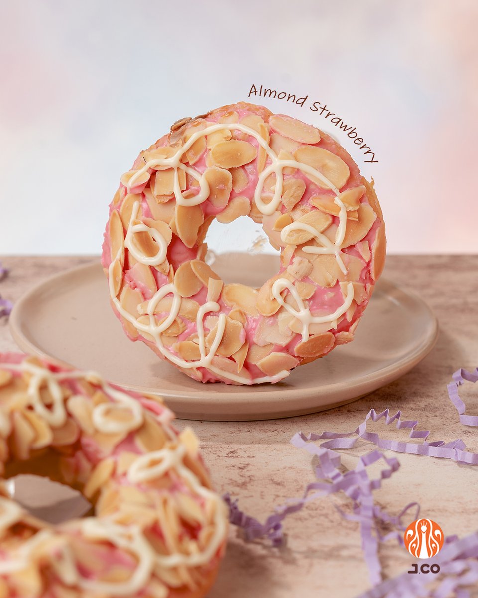 JcoPHtweets's tweet photo. Summer, they say is all about fresh new experiences. How about a berry fresh take on the classic Alcapone?
π if you are a fan of #AlmondStrawberry!
#ILoveJCO #AlcaponeInvasion #ShareTheJoy https://t.co/uOZuKPO0mI