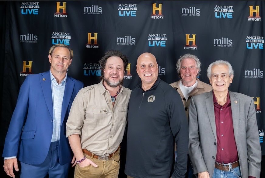 brettmecum's tweet image. Saddened to learn of the passing of @nickpopemod today. I’ve watched Nick for years on the @AncientAliens show and had the opportunity to meet him in person during a live event in #Tucson this past September. 

When I learned of Nick cancer diagnosis, I issued him one of our very