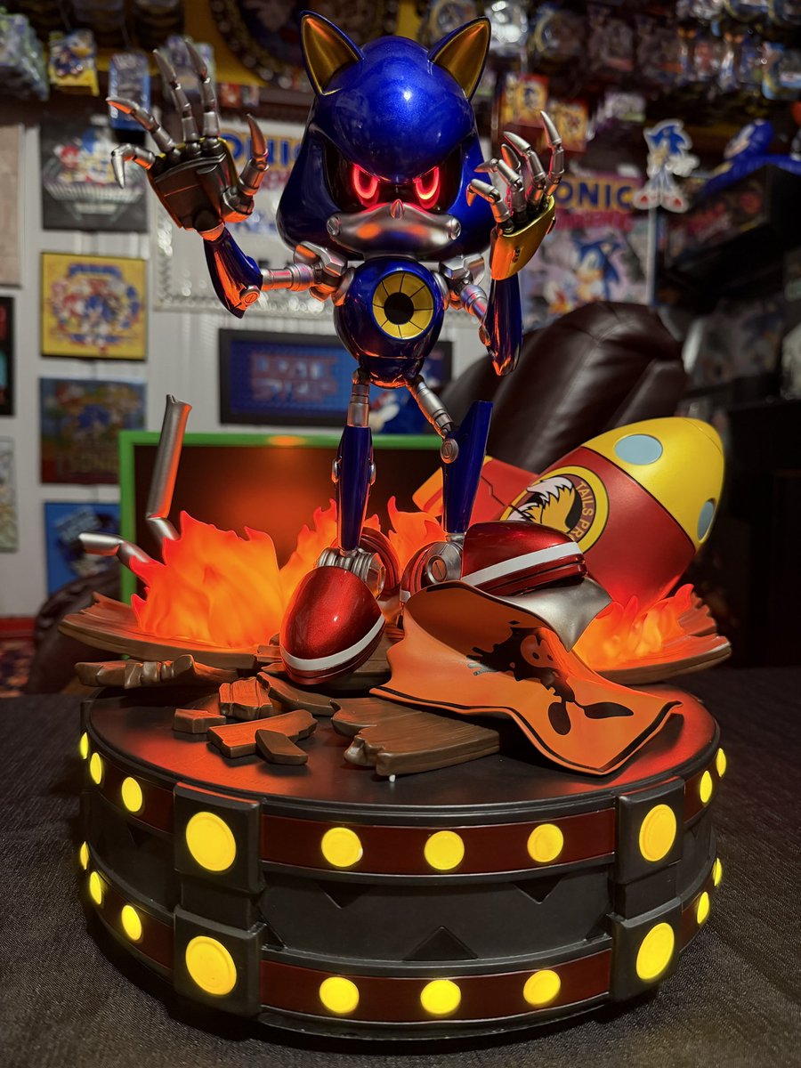 1992_sonic's tweet photo. Just arrived to the collection! 😍The Metal Sonic Statue from @first4figures ! Stunning detail and beautiful! Gotta Go Fast, and find a place to display it now!🤩 #sonicthehedgehog #metalsonic #soniccd #sega #first4figures https://t.co/5froaRjfpQ