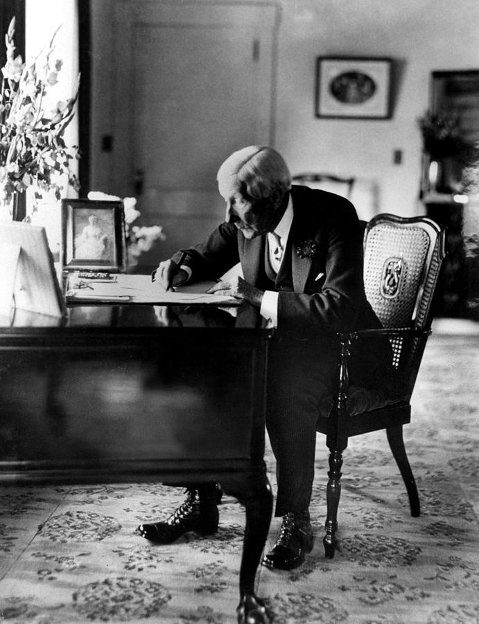 nic_munoz's tweet photo. How John D. Rockefeller attacks his work:

“He believed there was a time to think and then a time to act. He brooded over problems and quietly matured plans over extended periods. Once he had made up his mind, however, he was no longer troubled by doubts and pursued his vision with undeviating faith. 
Unfortunately, once in that state of mind, he was all but deaf to criticism. He was like a projectile that, once launched, could never be stopped, never recalled, never diverted.”

That last sentence is brilliant:

"He was like a projectile that, once launched, could never be stopped, never recalled, never diverted."

Was he onto something here?
