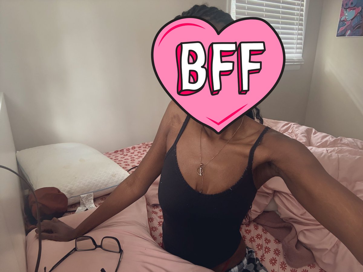 sanzoaho's tweet image. “Bitch how do look anorexic and fat at the same time #weird”