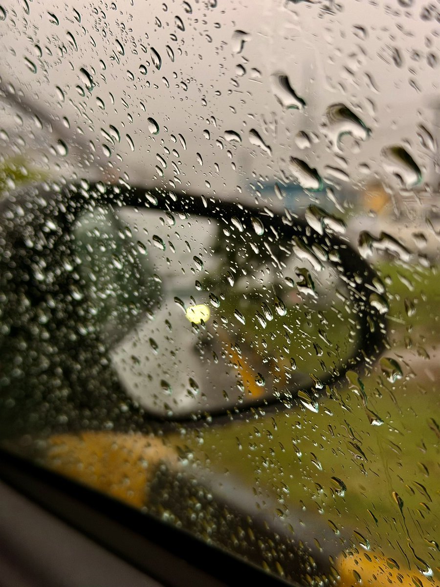 𝓐𝓵𝓲 tweet media