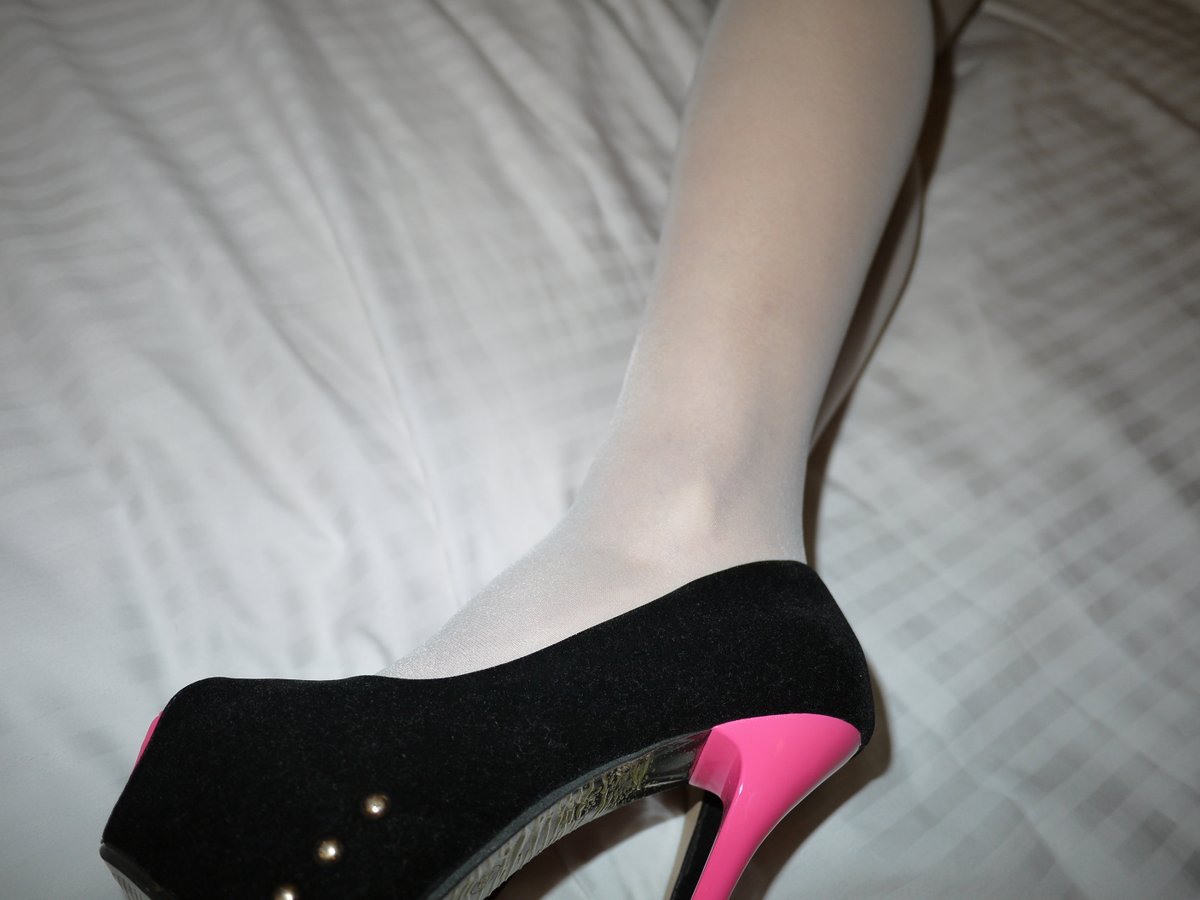 pantyhose queen tweet media