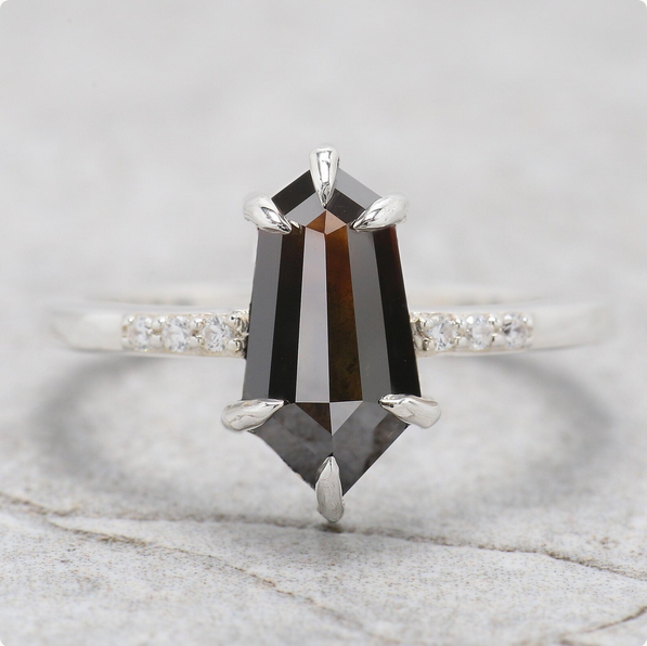 FDJewels's tweet image. Shield Cut Brown Color Diamond Ring 1.84 Ct 11.55 MM Shield Diamond  Ring 14K Solid White Gold Silver Engagement Ring Gift For Her QL1872

ETSY: etsy.com/in-en/listing/…

#ShieldCutDiamond #BrownDiamondRing #ShieldDiamondRing #UniqueEngagementRing #AlternativeEngagementRing