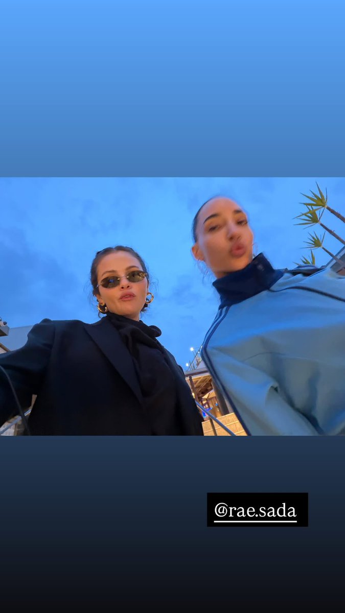 Selena Gomez Source France (fan account) tweet media