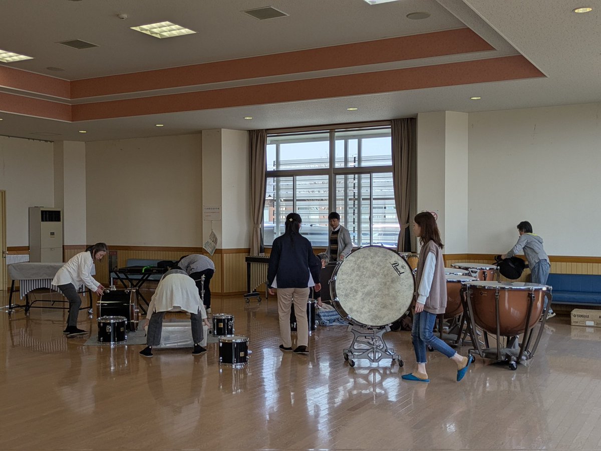 niitsu_wind's tweet photo. 遅くなりましたが、3月29日(日)は小合地区コミュニティセンターでの強化練習でした！⁡
⁡大きい⁡打楽器が入ると演奏イメージが膨らみます！⁡どう吹くかみんなで考えて表現する良い機会となったはず！⁡
⁡ほぼ全ての曲を通しでやることで全体の雰囲気も感じられました！⁡
皆さんお疲れ様でした😊 https://t.co/pFzdLN1hVL