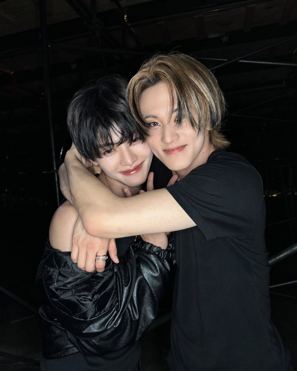 ขนาดฮีมาแสดงความเป็นเจ้าของครึ่งเฟรมเองนะ ยังดูออกว่าขี้หึงมาก