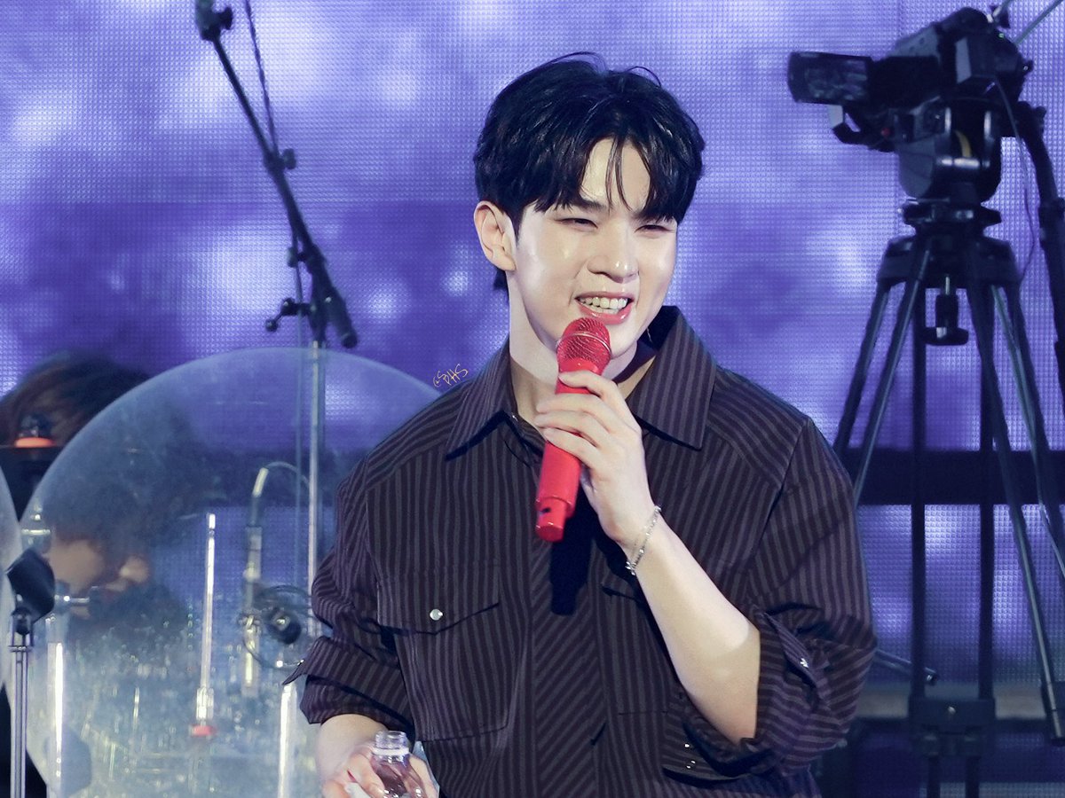 Softmochi_HS_NF's tweet photo. 2025.12.19-21_ N.Flying LIVE ‘&amp;CON4 ENCORE : Let’s Roll &amp;4EVER‘

💙💛매순간💛💙

#엔플라잉 #유회승 #nflying  #CON4 #letsroll4ever https://t.co/1j0ARnF1to