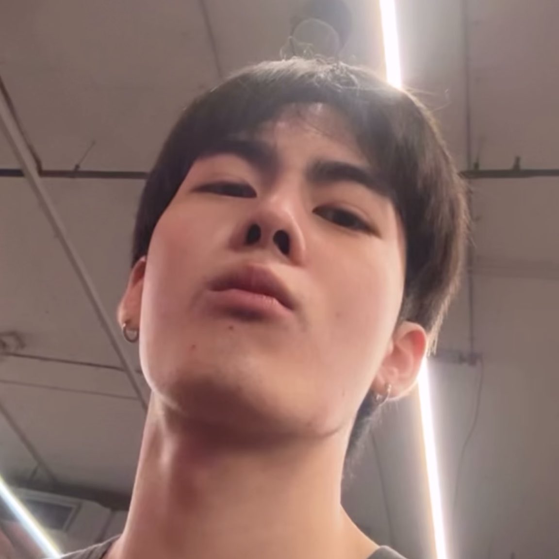 iเป็ดย่างเก้าชีวิต tweet media