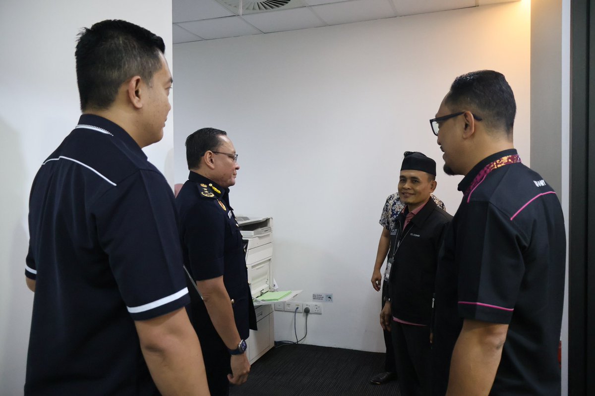 APADchannel tweet media