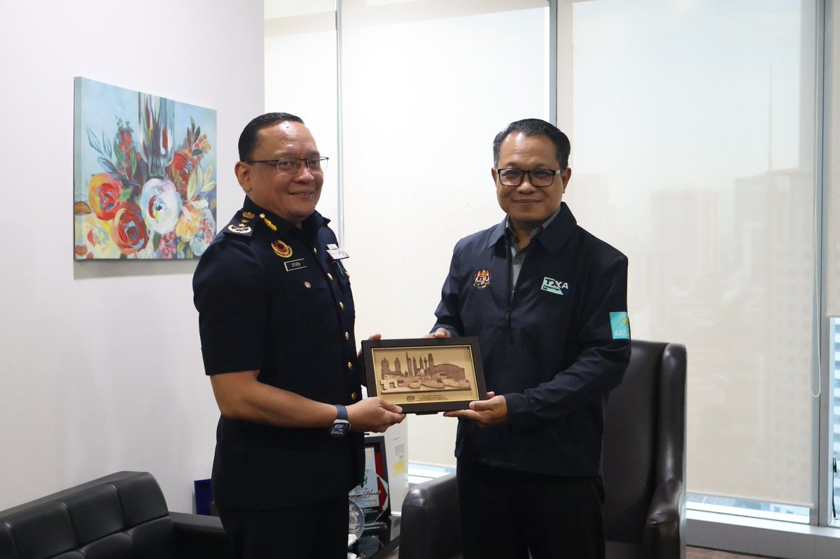 APADchannel tweet media