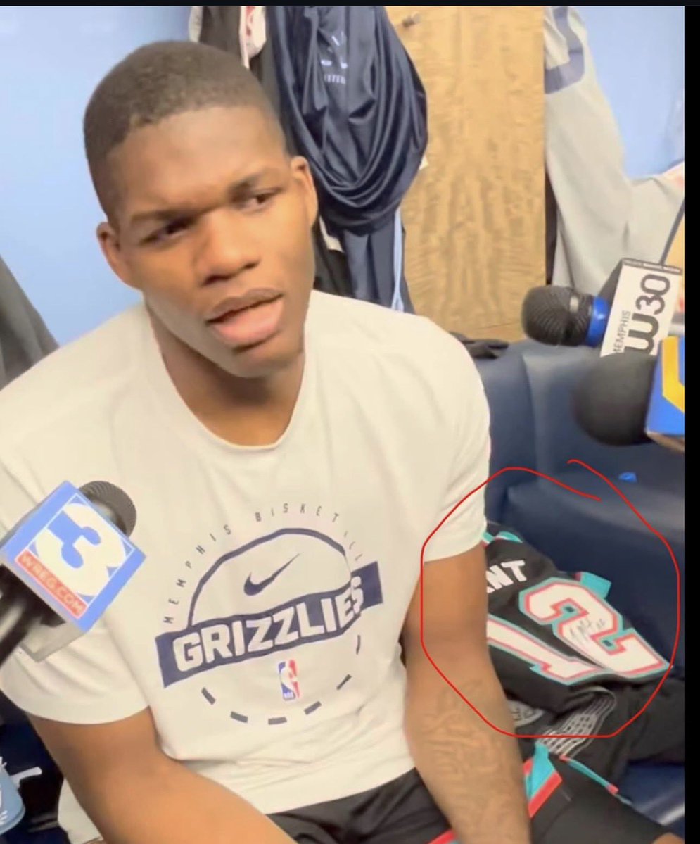 ᴄᴏʟᴇ tweet media